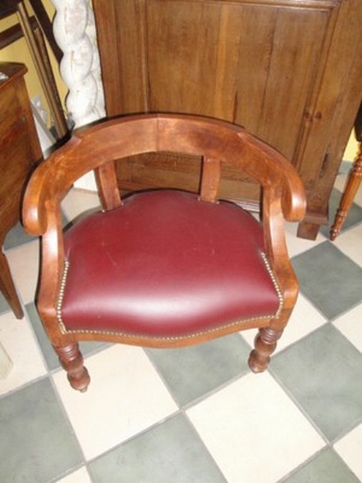 Praet - Antieke Tafels, Stoelen, Zetels